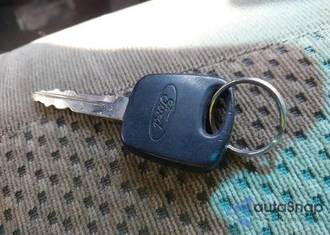 2000 Ford F-150 Lariat/Work Series/Xl/Xlt from USA, damaged, VIN 1FTRX17L6YNB57586